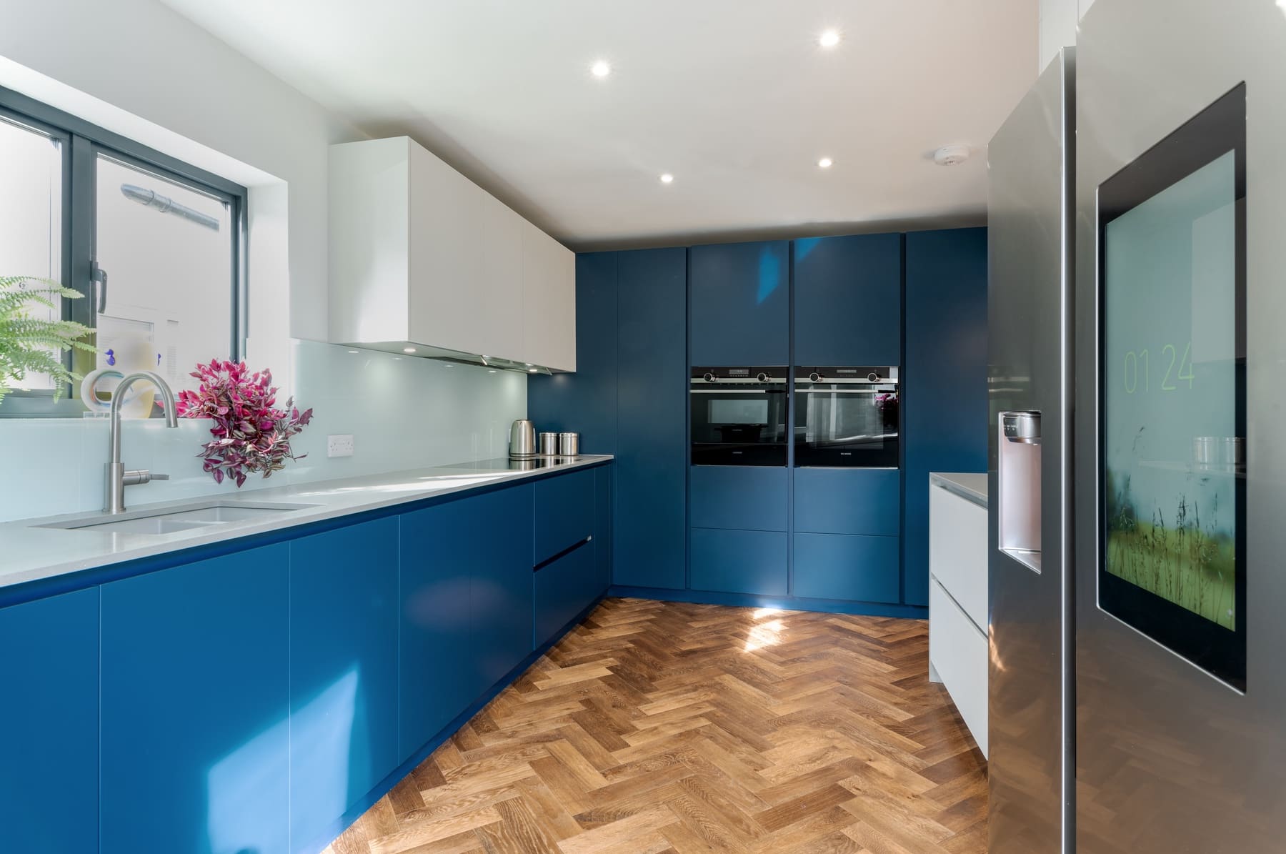L shaped kitchen layout | Lead Wolf, Peterborough