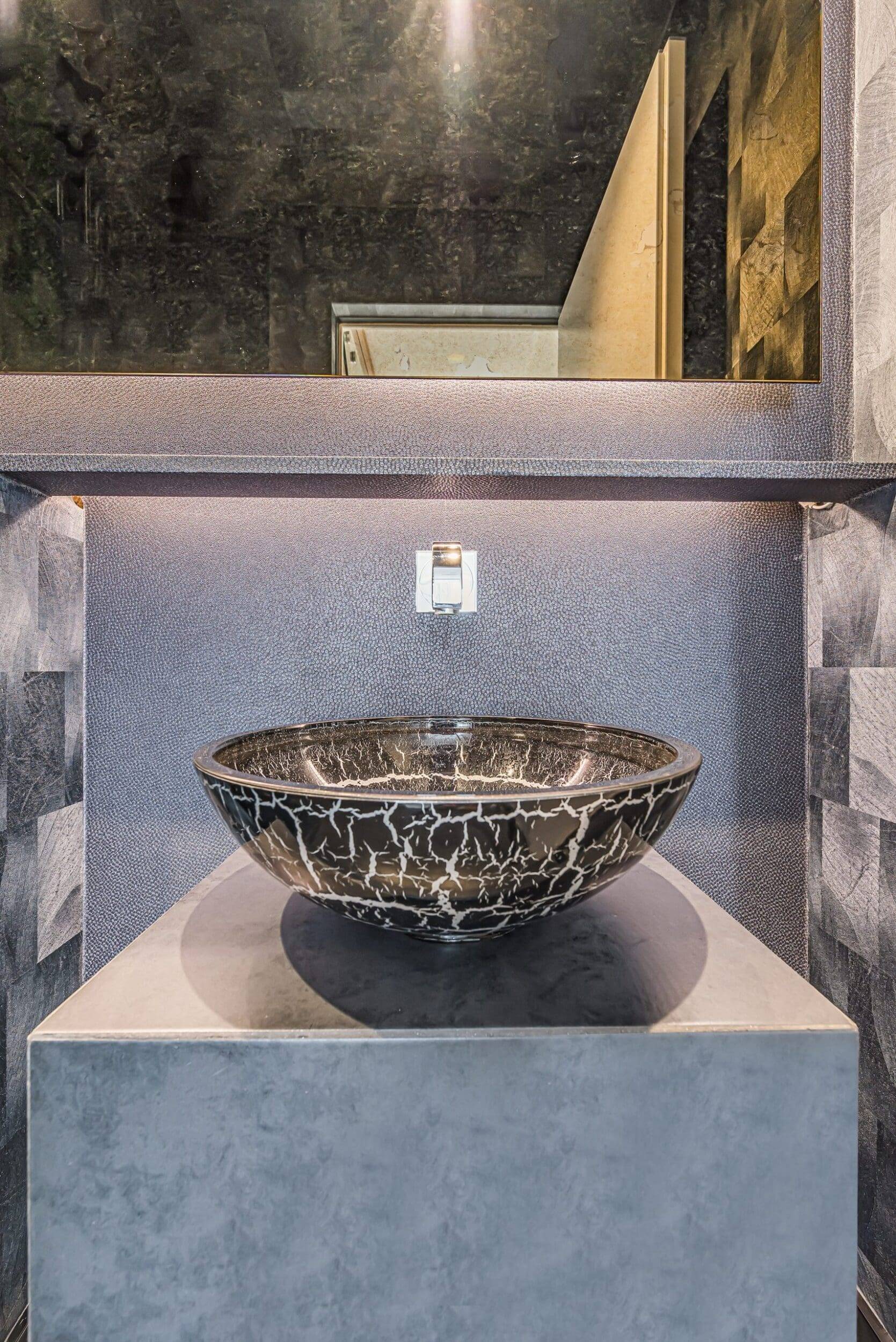 587721 46 | Lead Wolf, Peterborough