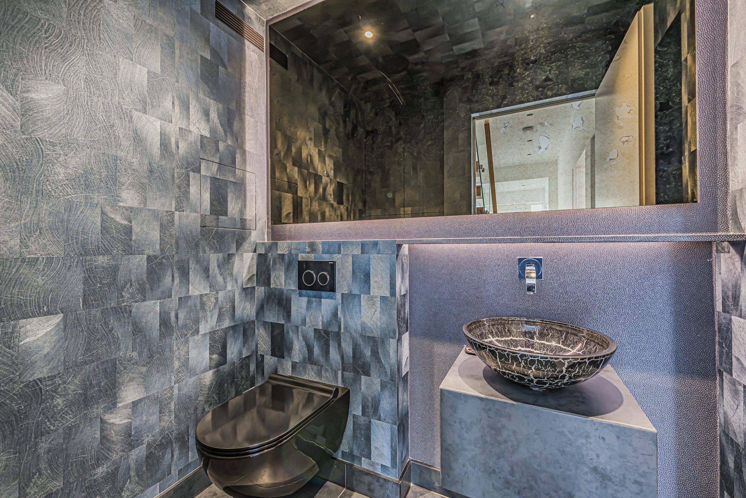 587721 10 | Lead Wolf, Peterborough