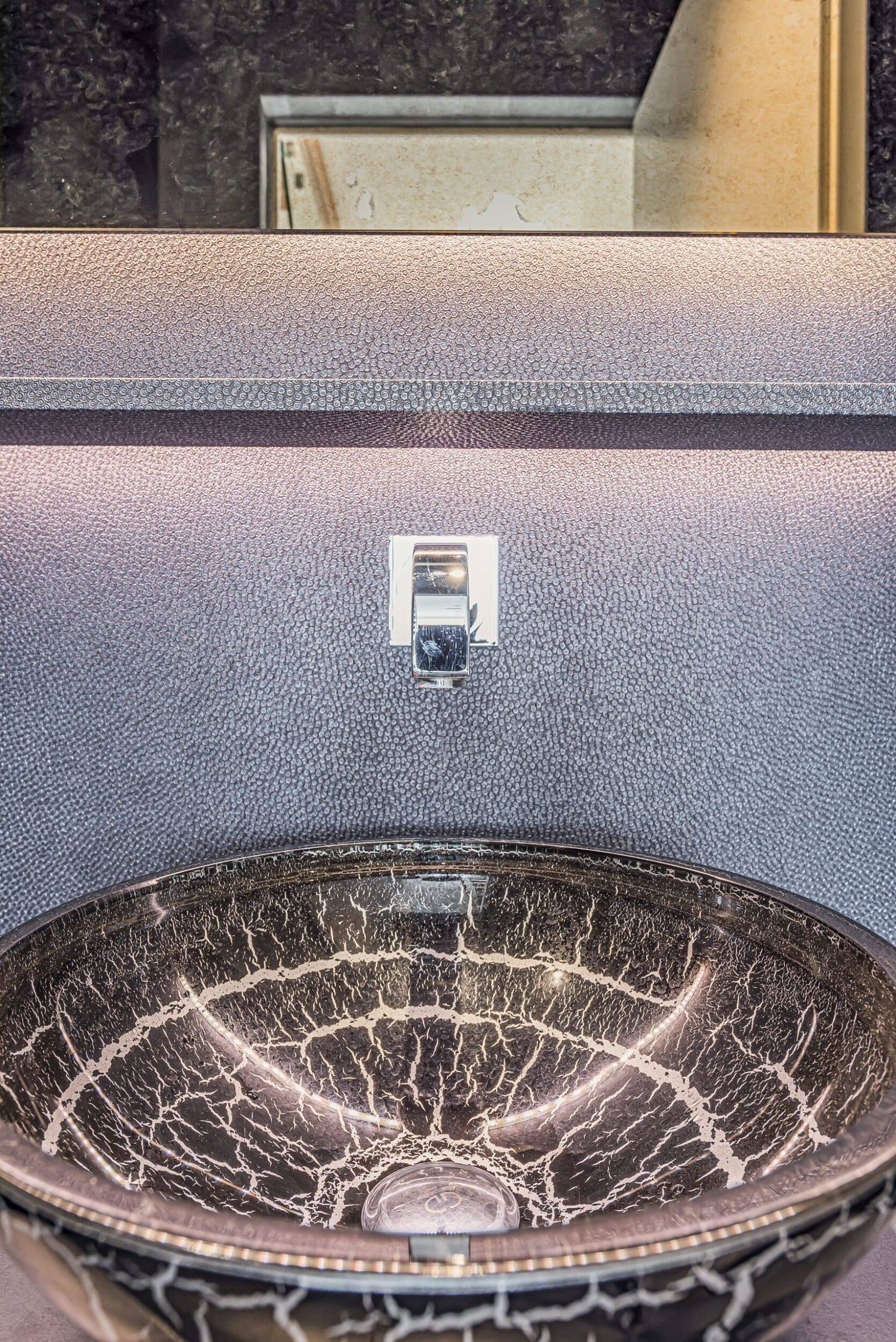 587721 47 | Lead Wolf, Peterborough